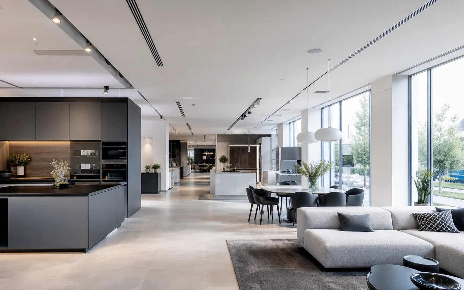 Keuken- en meubelshowroom met discreet geïntegreerde klimaatregeling